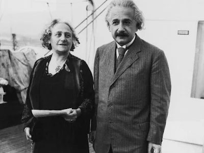 Ейнштейн зустрічався зі своєю двоюрідною сестрою Ельзою.