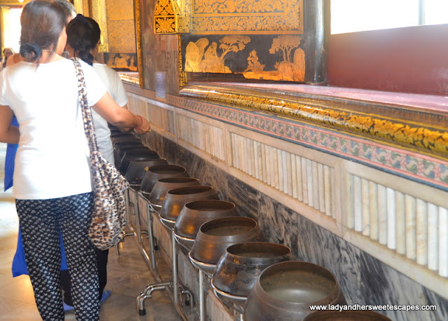 offering bowls in Wat Pho