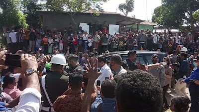 Viral Video Jokowi Picu Kerumunan Massa Saat Kunjungan di Timor Tengah Selatan