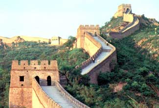 Tembok China : Berfungsi sebagai benteng dan juga kuburan 