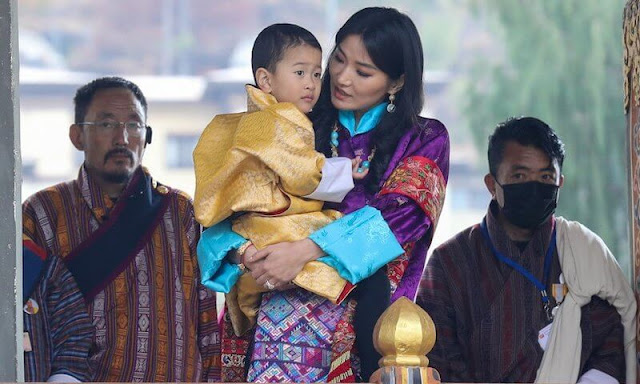 King Jigme Khesar Namgyel Wangchuck, Gyaltsuen Queen Jetsun Pema, Prince Jigme Namgyel and Prince Jigme Ugyen