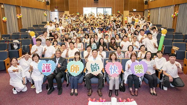 ▲二林基督教醫院慶祝2025國際護師節大合照。（記者林明佑翻攝）