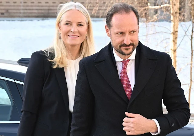 Crown Princess Mette-Marit wore a Banora white ivory silk blouse by Hugo Boss, and a black navy suit by Max Mara