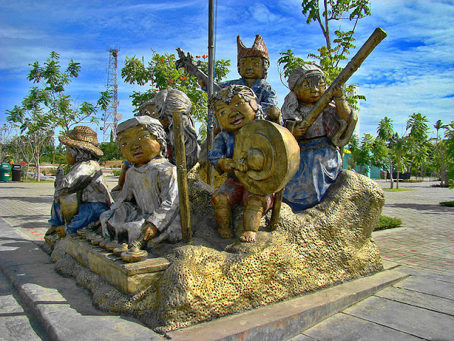 a sculpture at people's park, davao city