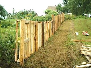 Wood Pallet Fence