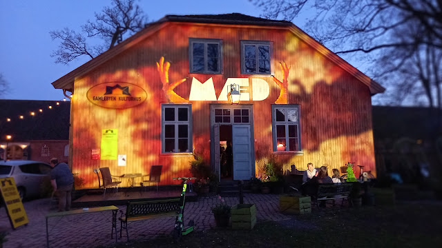 Picture of Gamlebyen kulturhus with projections on the outside wall