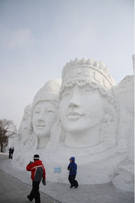 Snow Sculptures - 20 Pics | Curious, Funny Photos / Pictures