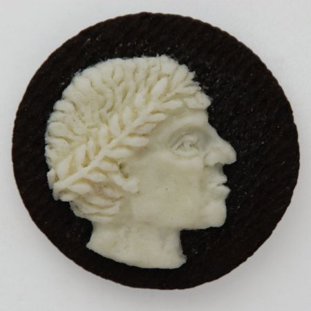 Judith G Klausner retratos bustos esculpidos em biscoitos como caras em moedas