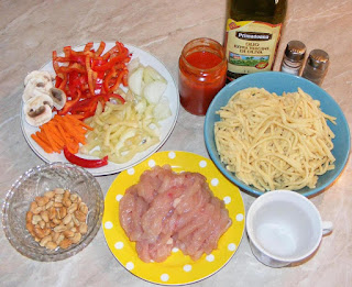 ingrediente pentru o mancare chinezeasca reusita, retete culinare, cum se face mancarea chinezeasca, piept de pui pentru mancare chinezeasca, legume pentru mancare chinezeasca, taitei pentru mancare chinezeasca, mancare din bucataria chineza preparare, 