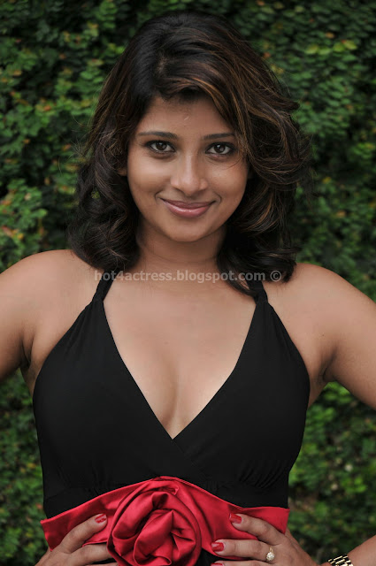 Nadeesha Hemamali Hot Cleavage anf Thigh Show