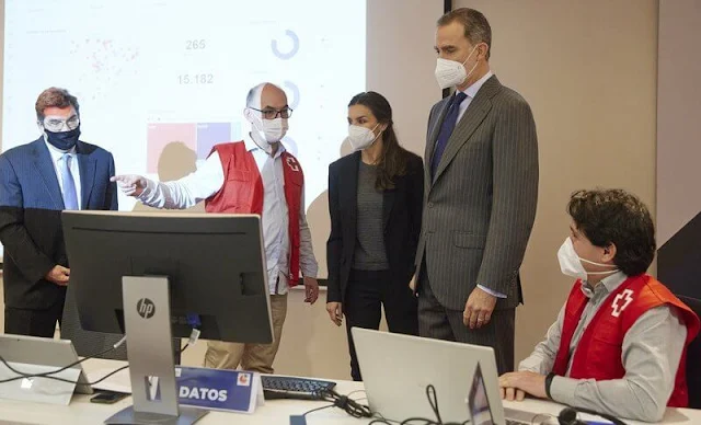 Queen Letizia and King Felipe visited the crisis unit for Ukraine of the Spanish Red Cross at Red Cross headquarters