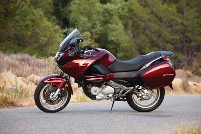 2010 Honda NT700VA Varadero ABS motorcycle