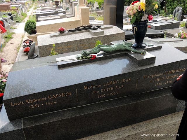Tumba Edith Piaf no cemitério Père-Lachaise