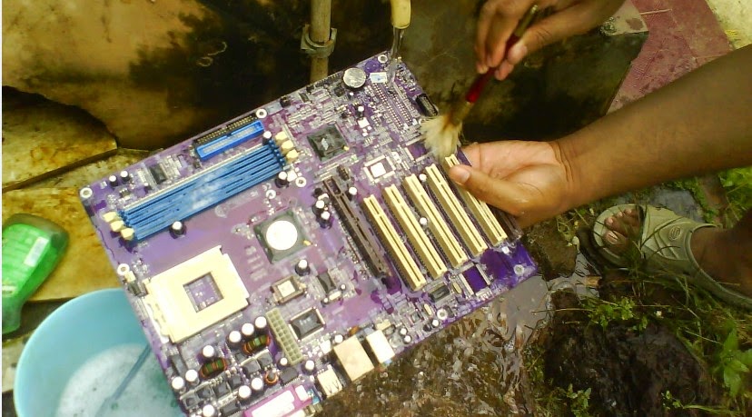 http://karangtarunabhaktibulang.blogspot.com/2014/09/cara-ampuh-mengatasi-motherboard-cpu-yang-mati-total.html