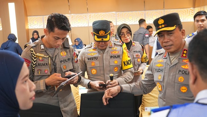 Inilah, Kapolres Restu Dampingi Kapolda Sulsel, Memantau Arus Mudik Lewat Zoom Meeting