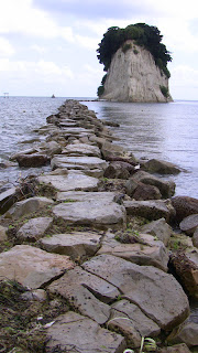 見附島への敷石