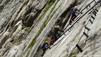 Descenso por las Escaleras hacia la Mer de Glace desde la Estación de Montenvers