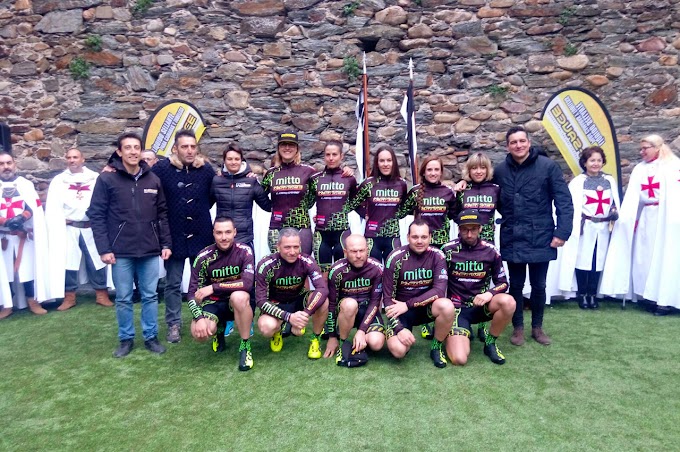 Presentación del equipo   Mitto X-Sauce en el castillo templario de Ponferrada