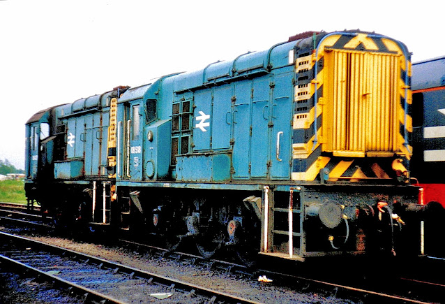 photo of br class 08518 shunter locomotive in br blue 1989