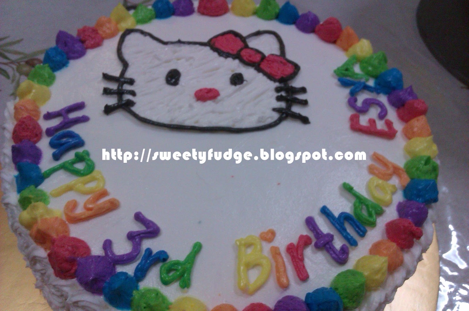Sweetyfudge Bakery (001925672-X): Rainbow Cake Hello Kitty 