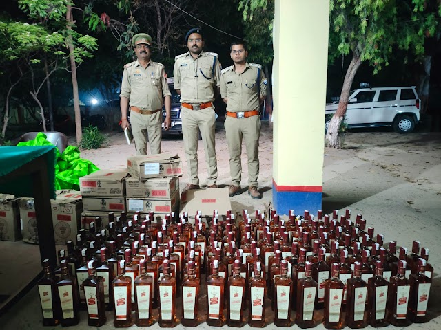  आबकारी तथा पुलिस की संयुक्त टीम ने पिकअप से 28 पेटी अवैध अंग्रेजी शराब किया बरामद 