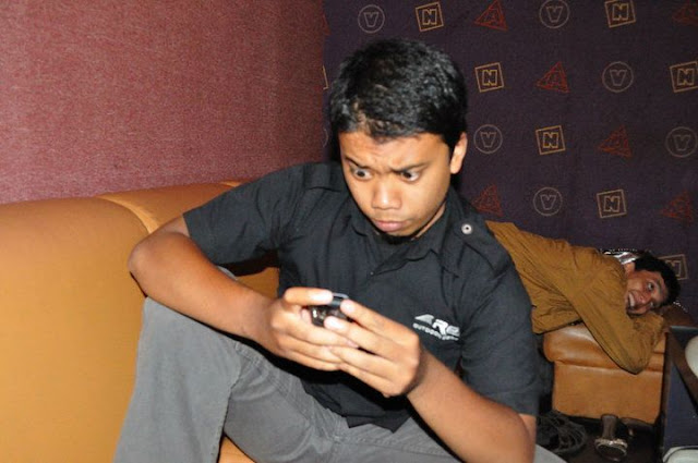 Sms Cinta Bisa Bikin Pria Pusing !! [ www.BlogApaAja.com ]
