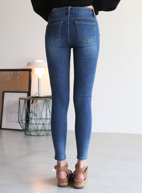  Low-Rise Wash Detail Jeans