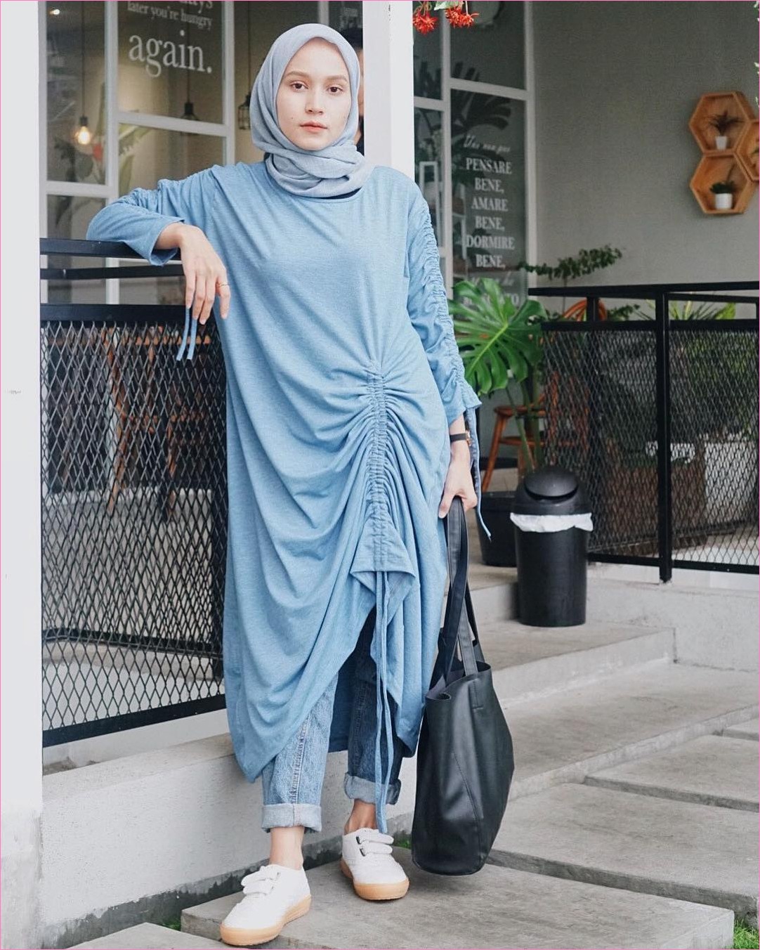  Hijabers Ala Selebgram ini menjadi salah satu busana gaul dan modis yang semakin banyak d 24 Model Outfit Baju Tunic Hijabers Ala Selebgram 2018 Terpopuler