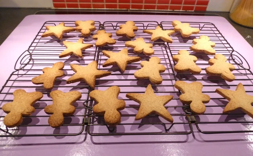 Petits sablés de Noël sans gluten au sarrasin