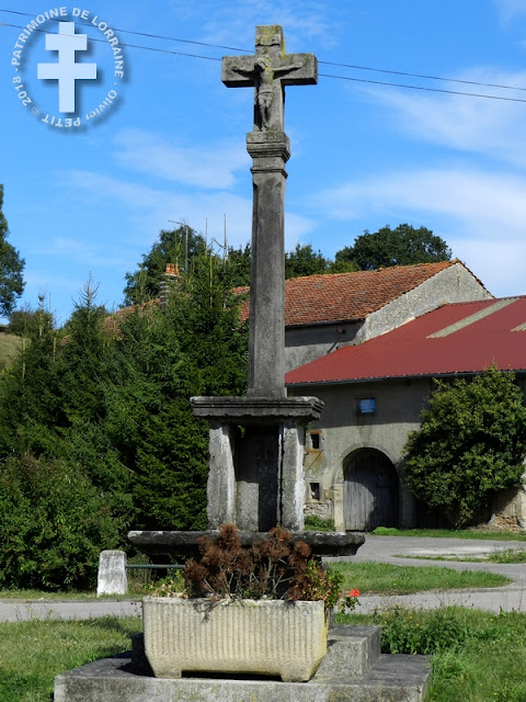 BAZOILLES-ET-MENIL - Croix de chemin (1623)