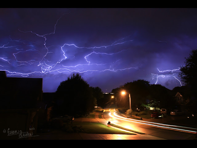 amazing blue lightning storm photos