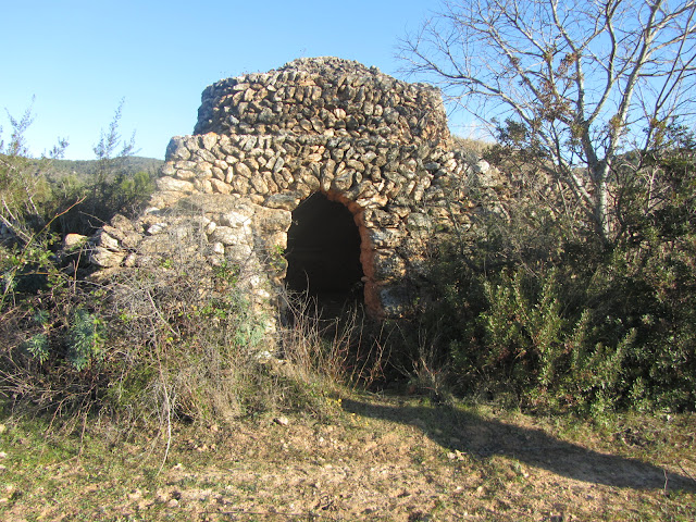 RUTA DEL SALPÀS (II) Masies al voltant de La Bisbal del Penedès  (Nord-est del terme municipal), Barraca de Pedra Seca a la Plana del Vilà