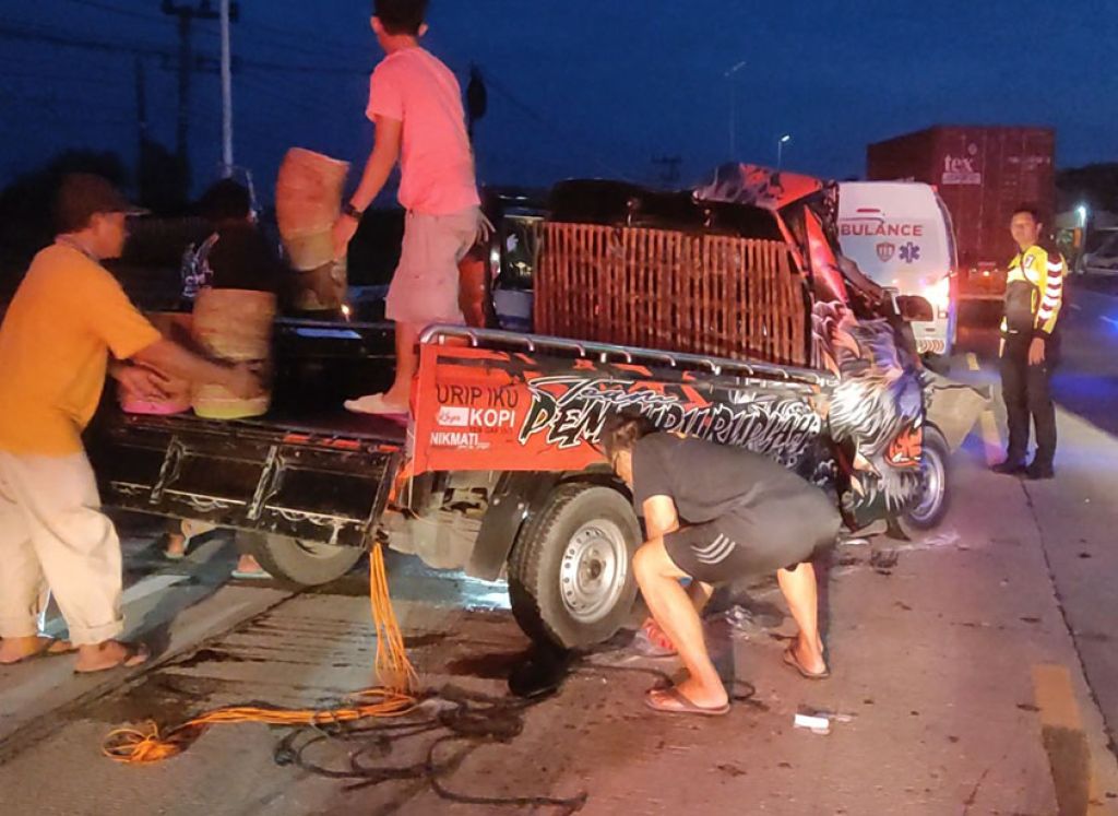 Sopir Pikap Tewas di Tempat Usai Tabrak Mobil Misterius di Mojokerto