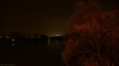 Nocny widok na Posadę z mostu olchowieckiego