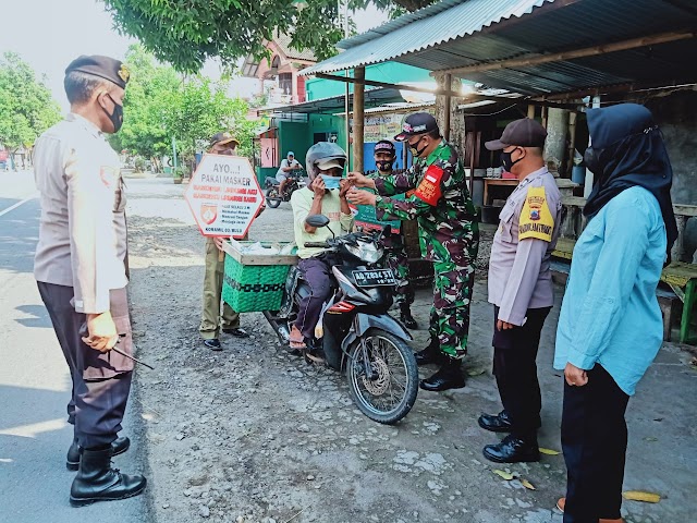 Koramil 03/Bulu Bersama Polsek Bulu Dan Satpol PP Kec. Bulu, Dimasa Pandemi Covid-19 Secara Rutin Menyampaikan Himbauan Dan Bagikan Masker