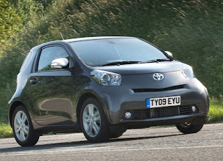 2010 Toyota iQ Pictures