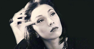 http://www.portalraizes.com/das-vantagens-de-ser-bobo-por-clarice-lispector/