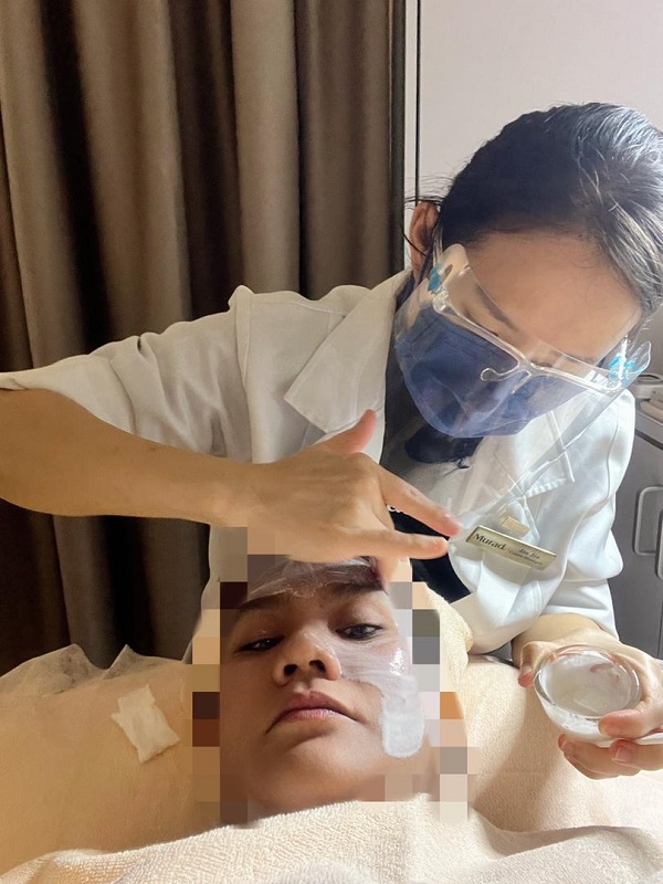 facial treatment at murad,