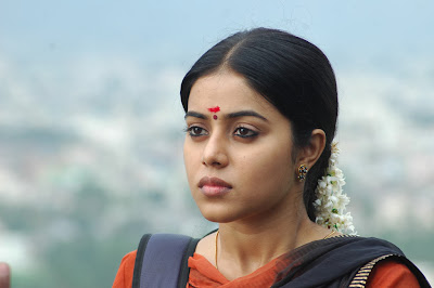 poorna in half saree unseen pics