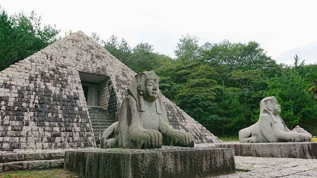 太陽公園 石のエリア 姫路 ピラミッド