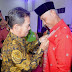 Walikota Padang Disematkan “Lencana Emas Bhakti Tani Nelayan Andalan 2017”