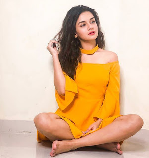 131+ Latest Avneet Kaur Wallapapers, Images, Pictures, Pics