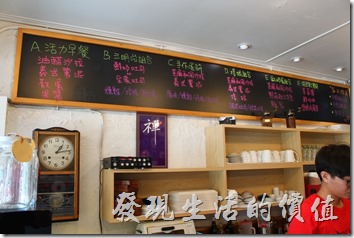 巫比屋的吧台及廚房。