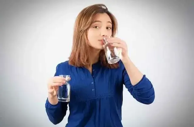 सुबह ब्रश करने से पहले पानी पीने के फायदें, जानें कैसे है यह सेहत के लिए लाभकारी