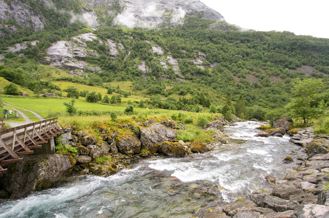 Sentiero per il lago Bondhusvatnet