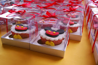 doce cupcake decorado mickey na caixinha