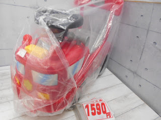 中古品　乗用玩具　１５９０円