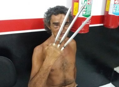 Homem é preso depois de ameaçar policiais com 'garras de Wolverine'