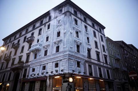 E.ON Italy & M&C Saatchi ‘Freeze’ Historic Building in Milan to Highlight Energy Waste