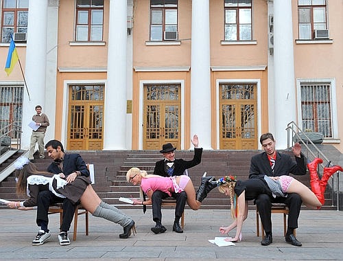 UKRAINE_EDUCATION_PROTEST_FEMEN160029--500x380